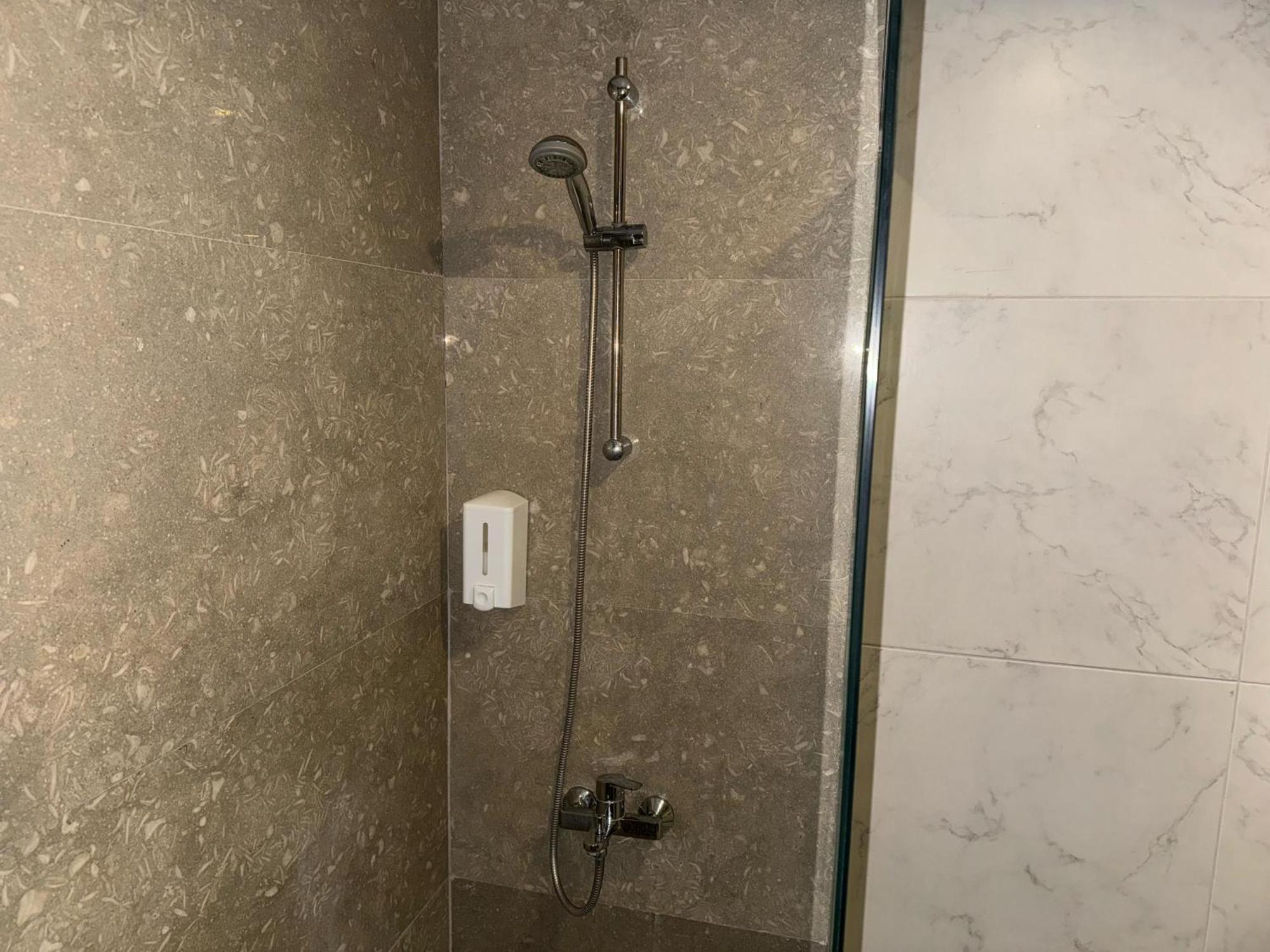 Aderans Hotel Istanbul Bagian luar foto